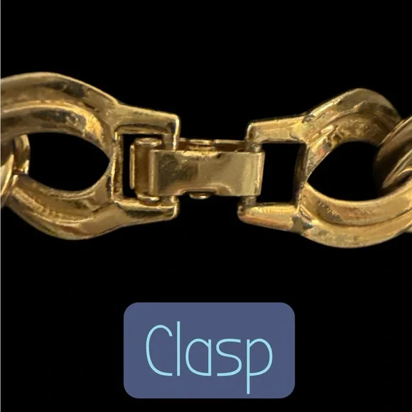 Gorgeous Vintage Gold Tone Rhinestone
Chandelier Pendant Necklace 16” - Picture 4 of 7